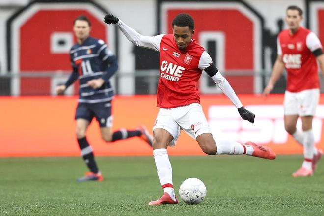 这表明他在 这表明他在