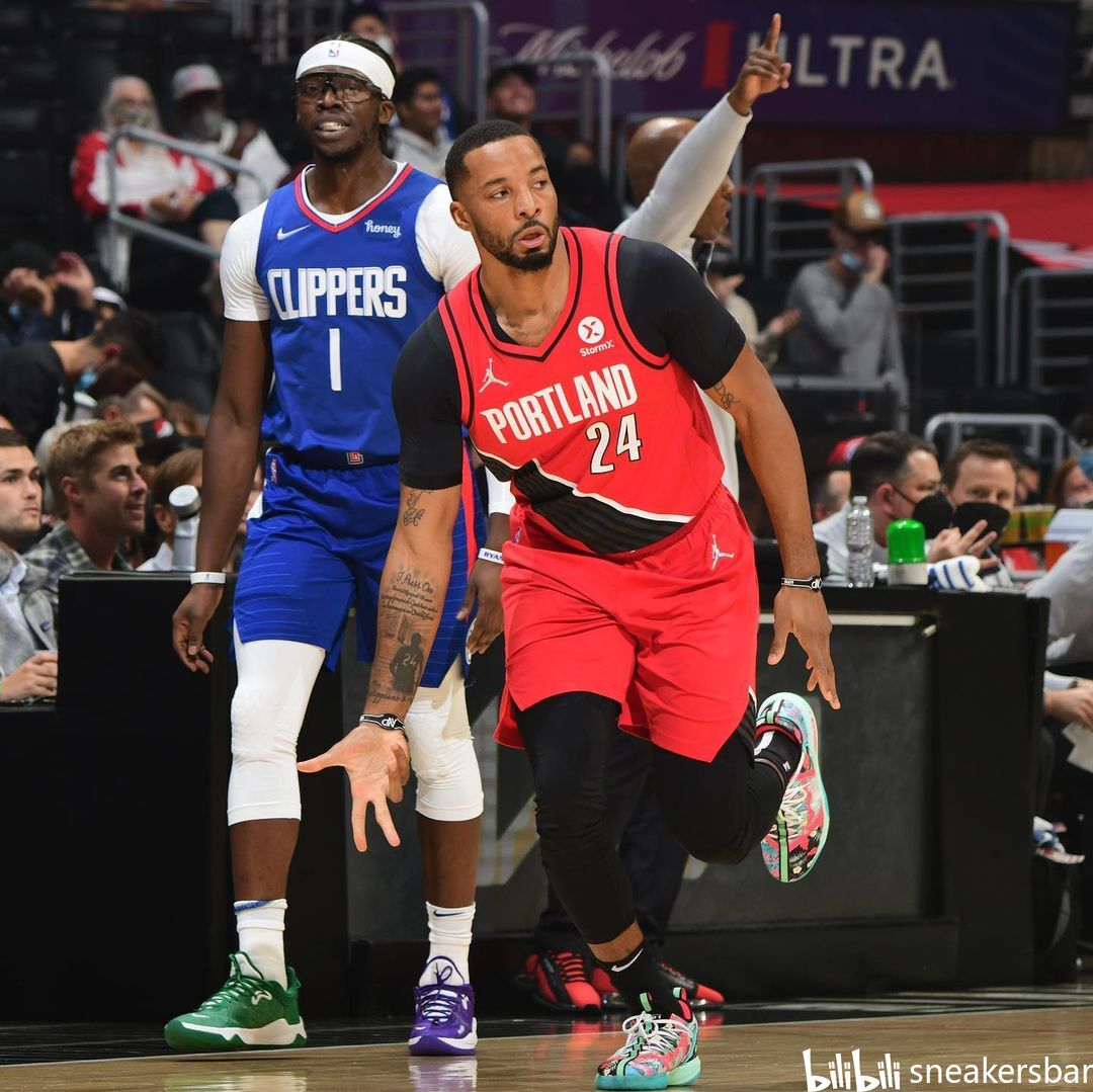 詹姆斯在 詹姆斯在