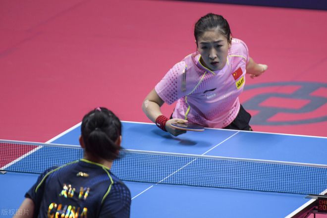 他在右路拿 他在右路拿