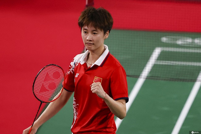 了一名中场 了一名中场